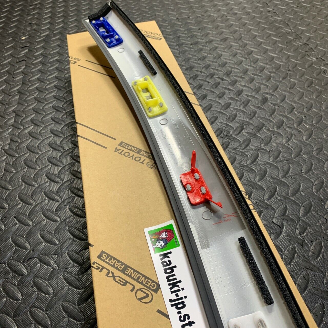 Toyota Genuine 75503-35061-A0 FJ Cruiser 07-14 Outside Upper Windshield Moulding