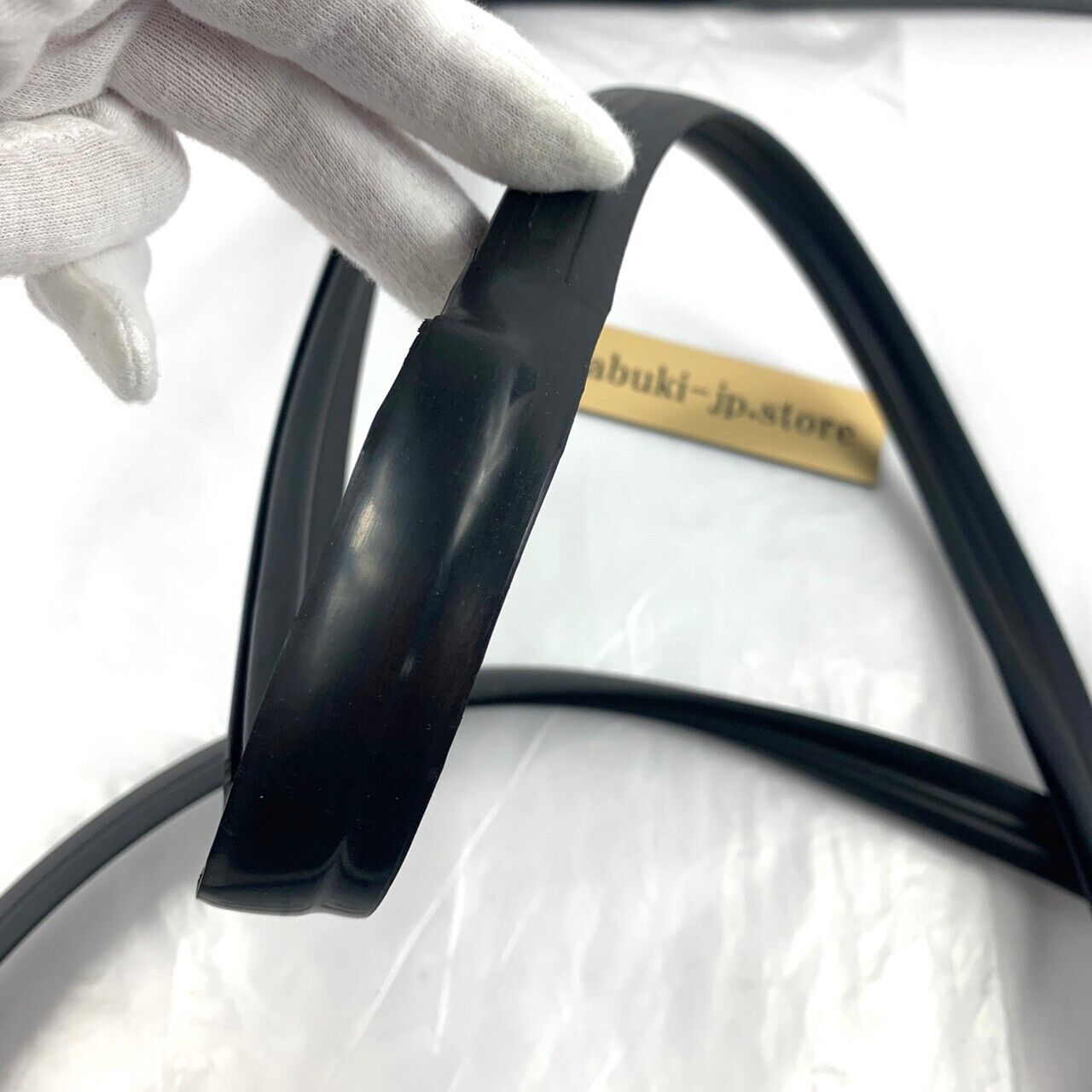 NISSAN Genuine 73872-01M05 PROTECTOR-GLASS 720DATSUN1979/01-1985/10 OEM Japan